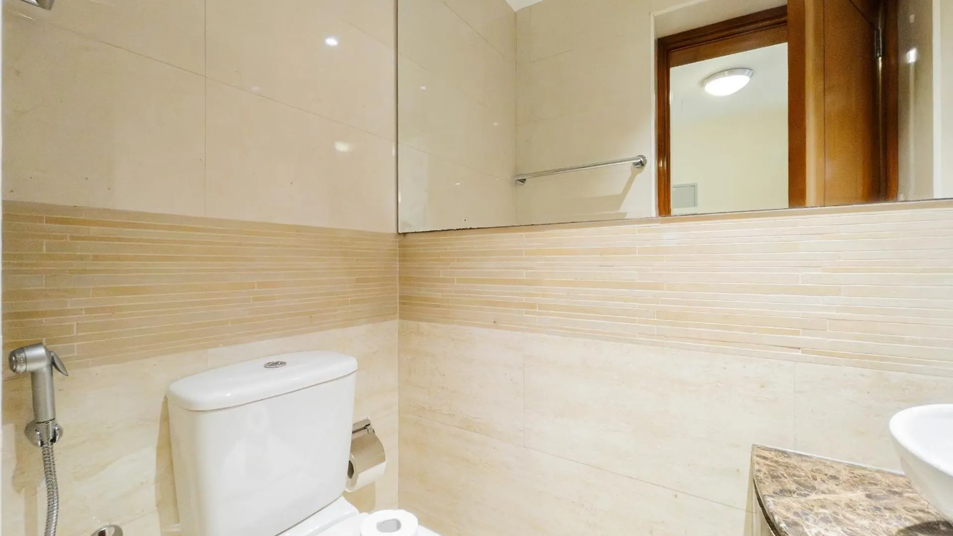 Luxury 2 Bdr Apartment, Overlooking Palm Jumeirah Dubai