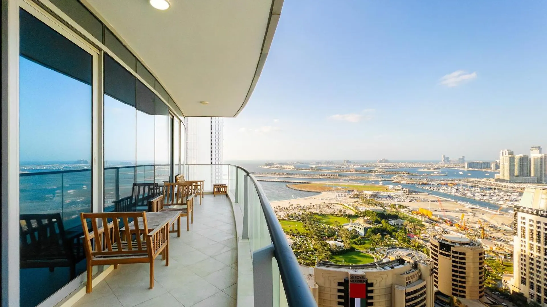 Luxury 2 Bdr Apartment, Overlooking Palm Jumeirah Dubai