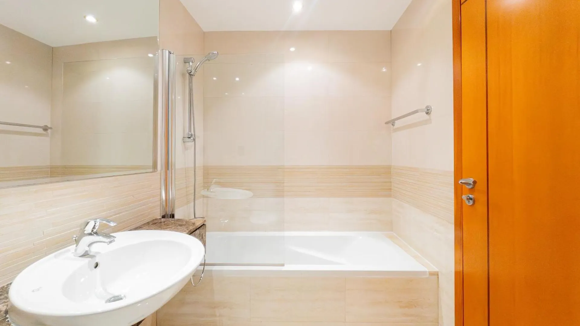 Luxury 2 Bdr Apartment, Overlooking Palm Jumeirah Dubai Apartment
