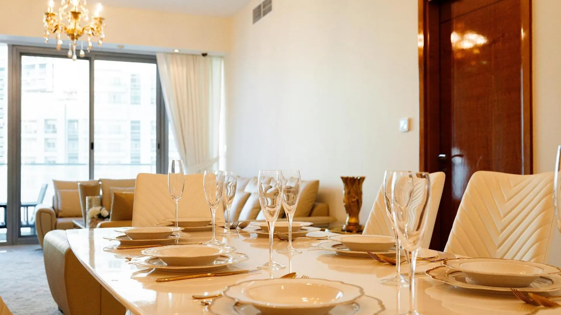 Luxury 2 Bdr Apartment, Overlooking Palm Jumeirah Dubai
