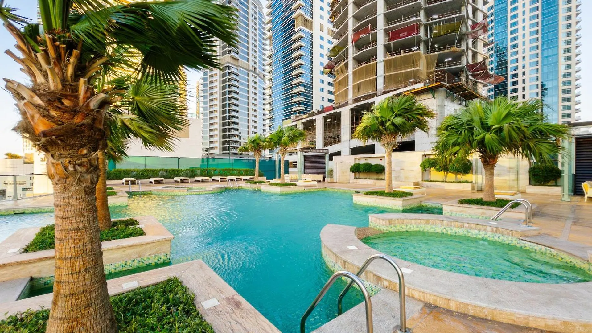 Luxury 2 Bdr Apartment, Overlooking Palm Jumeirah Dubai